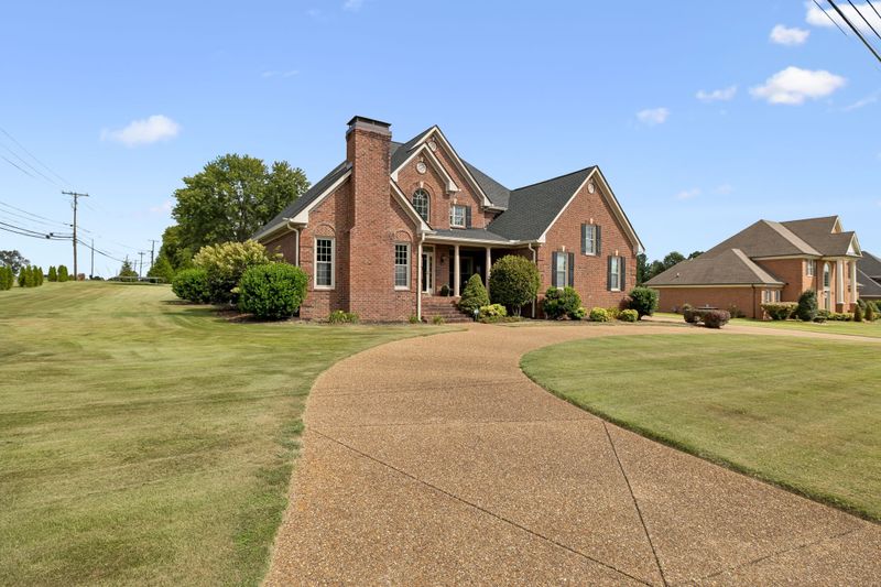 2401 W Clay Dr, Lebanon, TN 37087