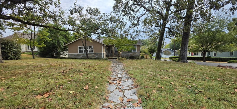 1008 S Crest Rd, Rossville, GA 30741