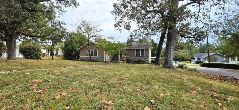 1008 S Crest Rd, Rossville, GA 30741