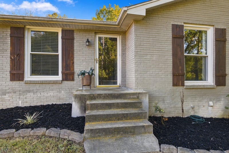 425 Lakeshore Dr, Old Hickory, TN 37138