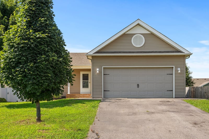 1820 Emily Ln, Columbia, TN 38401