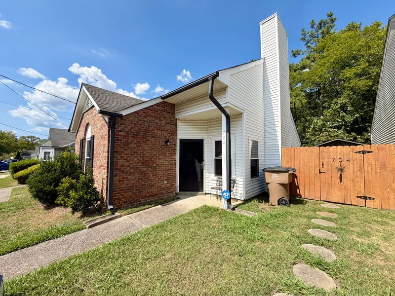 704 Maple Pl, Nashville, TN 37216