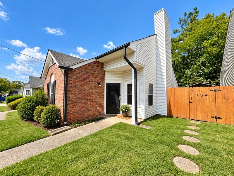 704 Maple Pl, Nashville, TN 37216