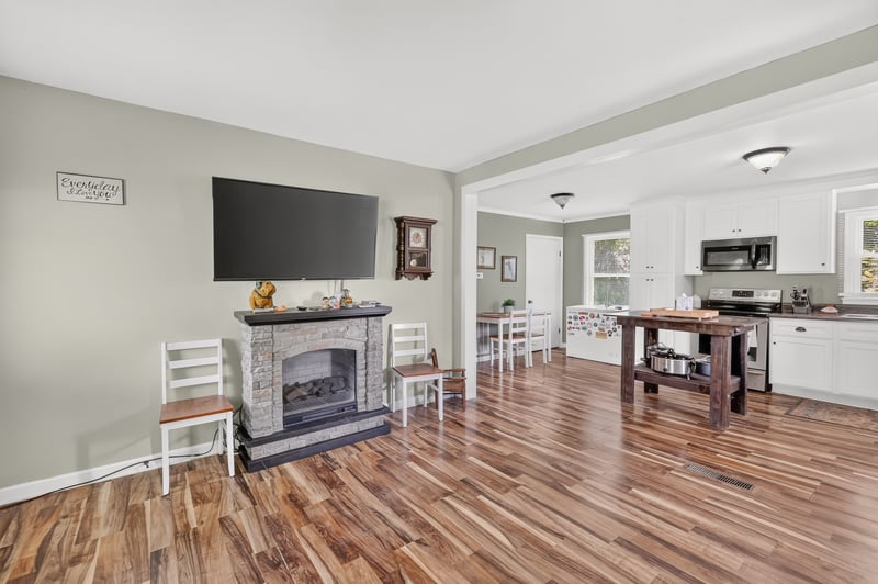 102 Lakeside Dr, Columbia, TN 38401
