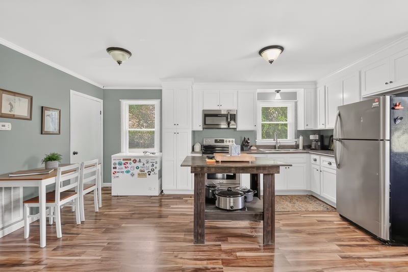 102 Lakeside Dr, Columbia, TN 38401