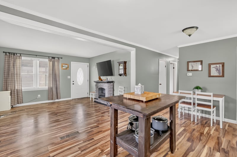 102 Lakeside Dr, Columbia, TN 38401