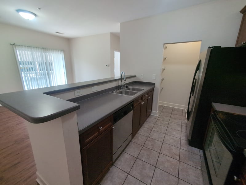 7009 Lenox Village Dr #202, Nashville, TN 37211
