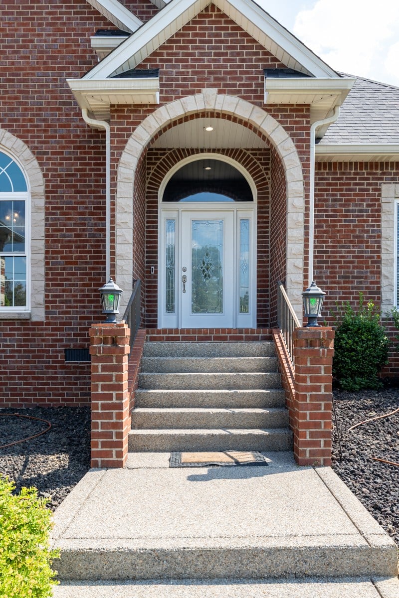 1015 Fairways Dr, Greenbrier, TN 37073