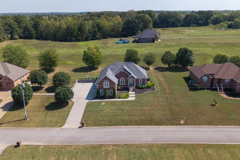 1015 Fairways Dr, Greenbrier, TN 37073