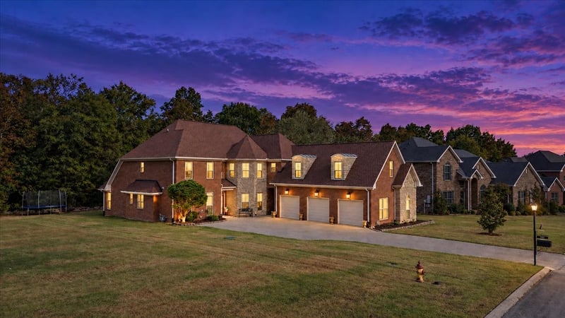 136 Seven Springs Dr, Mount Juliet, TN 37122