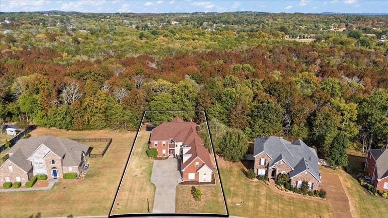136 Seven Springs Dr, Mount Juliet, TN 37122