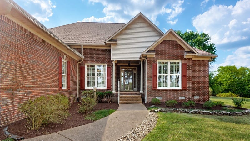 1395 Charleston Ln, Columbia, TN 38401