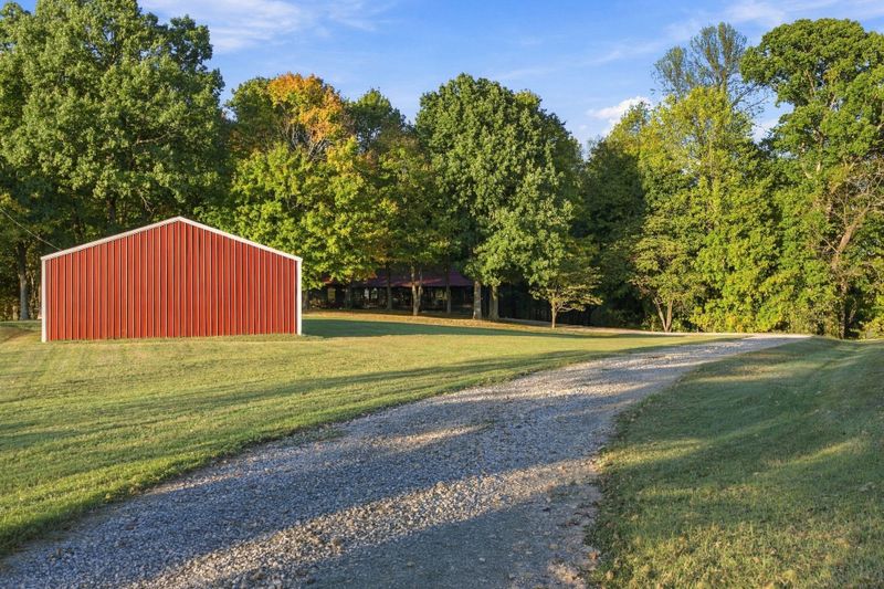 3933 Edd Ross Rd, Cedar Hill, TN 37032