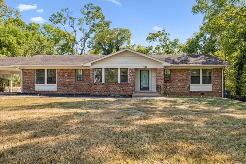 909 Hillcrest Ave, Columbia, TN 38401