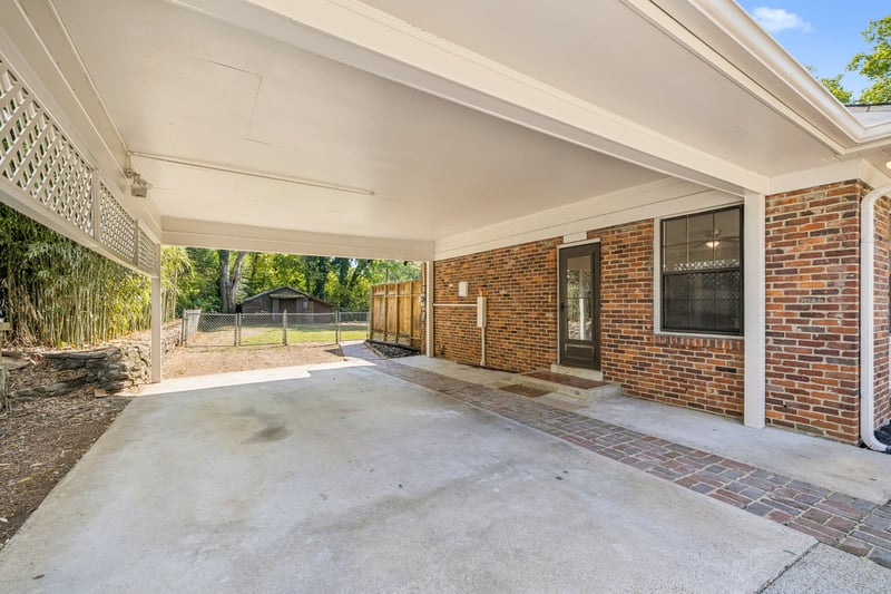 909 Hillcrest Ave, Columbia, TN 38401