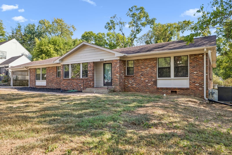 909 Hillcrest Ave, Columbia, TN 38401