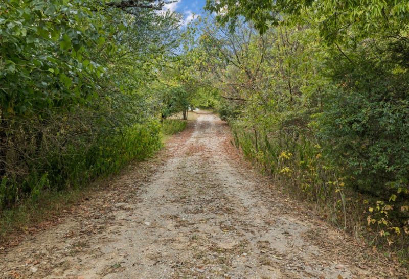 20 Bourn Ln, Brush Creek, TN 38547