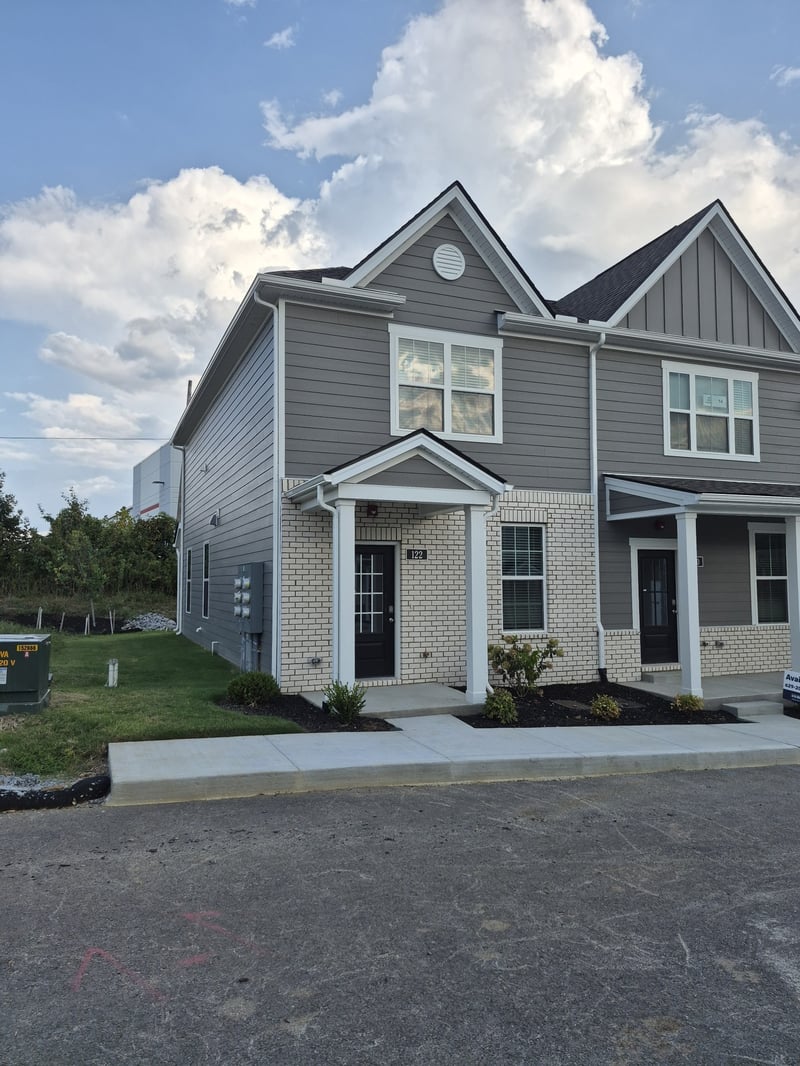 122 Dry Cy, La Vergne, TN 37086