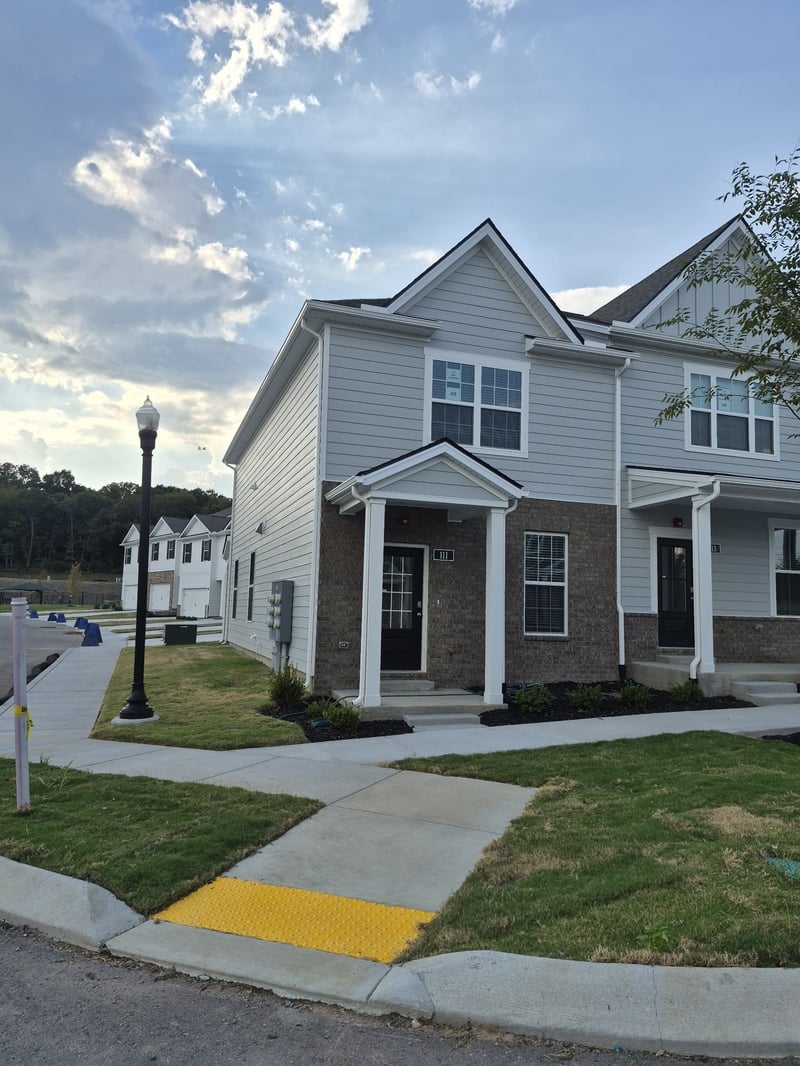 111 Dry Cy, La Vergne, TN 37086