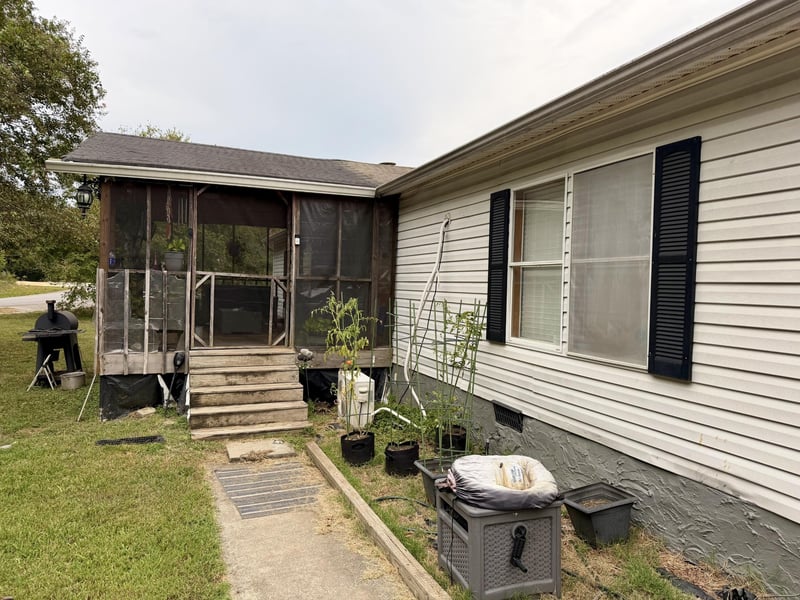 689 Schmitt Rd, Rossville, GA 30741