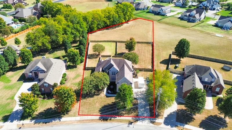 677 Starpoint Dr, Gallatin, TN 37066