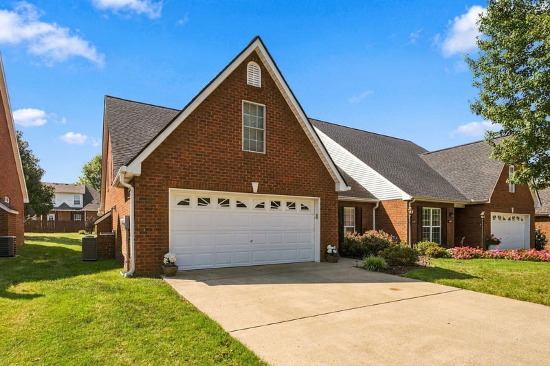 366 Golfview Ct, Murfreesboro, TN 37127