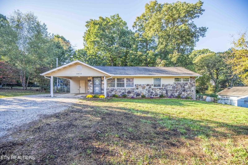 4612 Tanglewood Rd, Knoxville, TN 37912