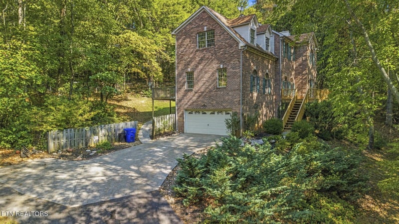 1221 Night Hawk Ln, Knoxville, TN 37923