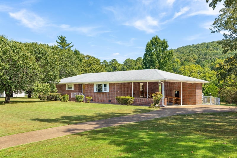 506 Graysville Rd, Ringgold, GA 30736