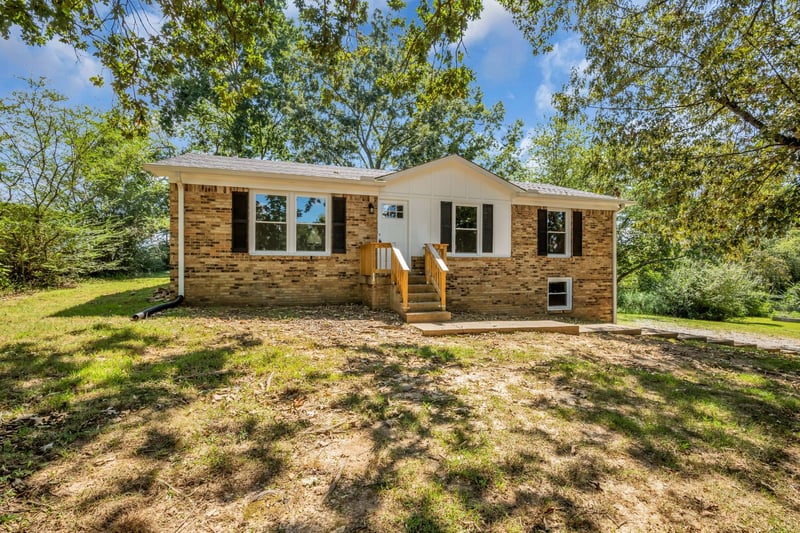 105 Ravenwood Cir, Dickson, TN 37055