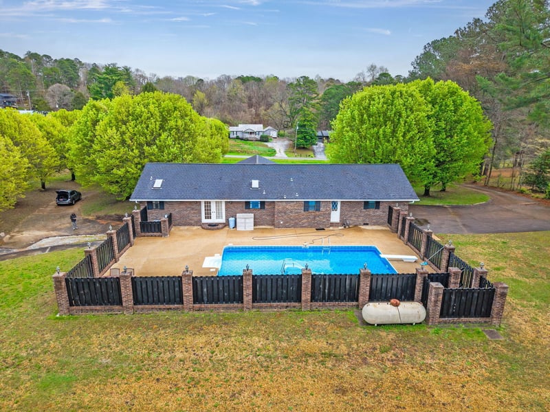 932 Johnson Rd, Chickamauga, GA 30707
