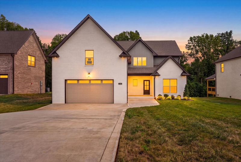 353 Young Ln, Pleasant View, TN 37146