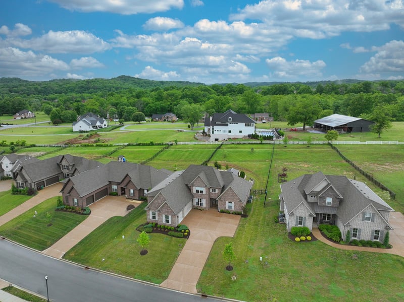 963 Luxborough Dr, Hendersonville, TN 37075