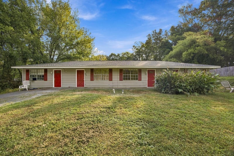 466 Oak St, Rossville, GA 30741