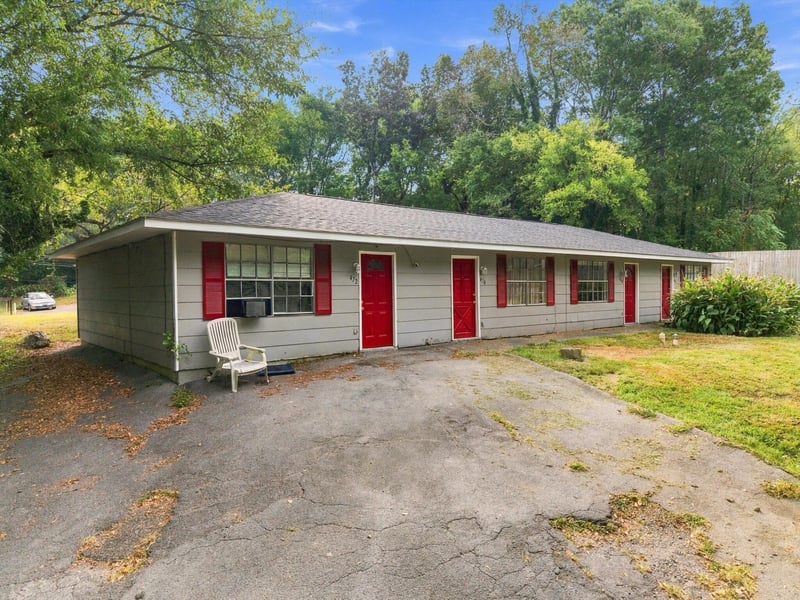 466 Oak St, Rossville, GA 30741
