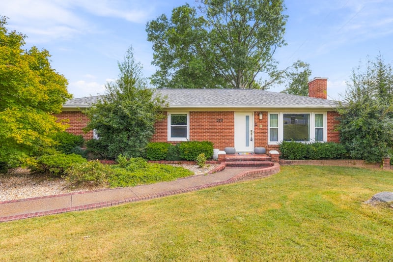 2711 Noonan Dr, Nashville, TN 37206