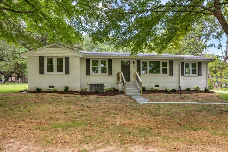 104 S Hummingbird Ln S, Dickson, TN 37055