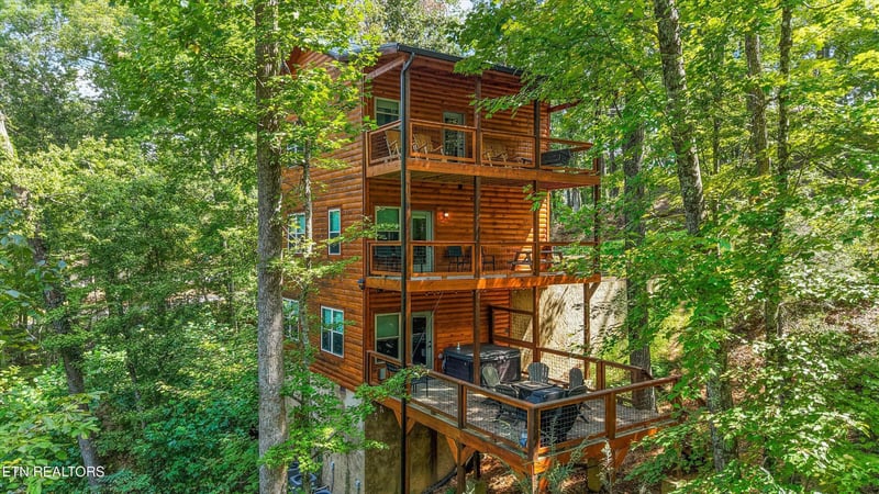 374 Buena Vista Dr, Sevierville, TN 37876