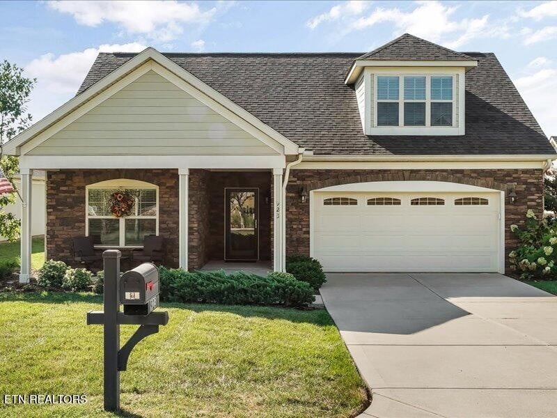 923 Pryse Farm Blvd, Knoxville, TN 37934