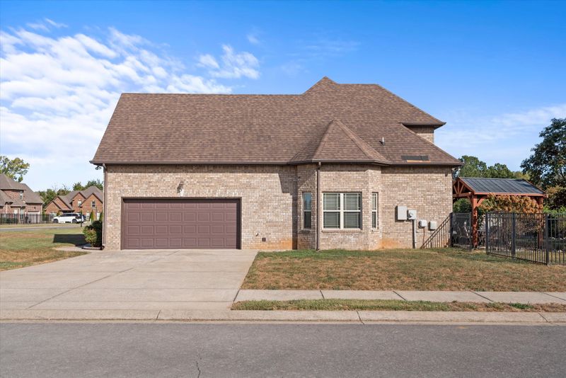 3229 Shady Forest Dr, Murfreesboro, TN 37128
