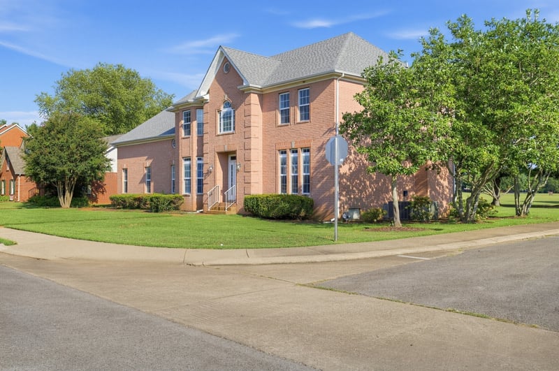 2326 Amber Glen Dr, Murfreesboro, TN 37128