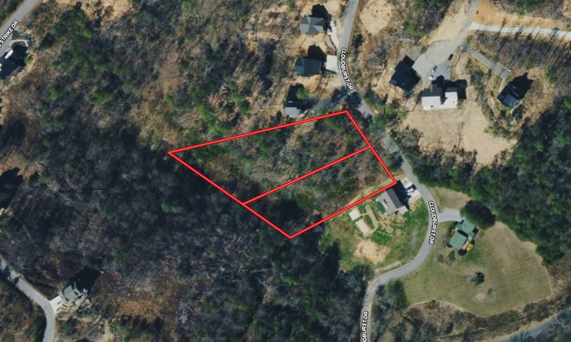 3020 Cloudburst Dr, Sevierville, TN 37862
