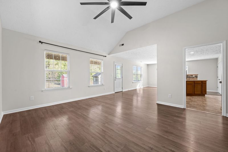 2050 Barretts Ridge Dr, Murfreesboro, TN 37130