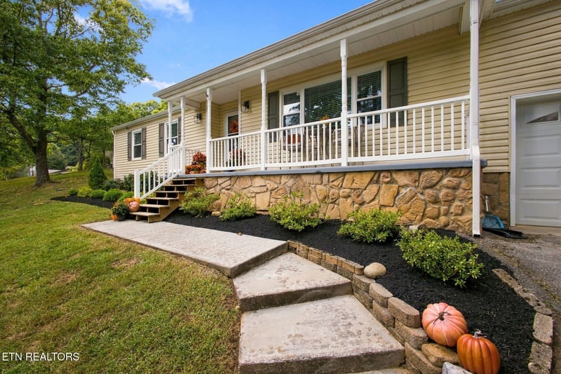 6130 Grove Dr, Knoxville, TN 37918