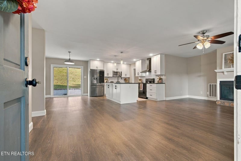 6130 Grove Dr, Knoxville, TN 37918