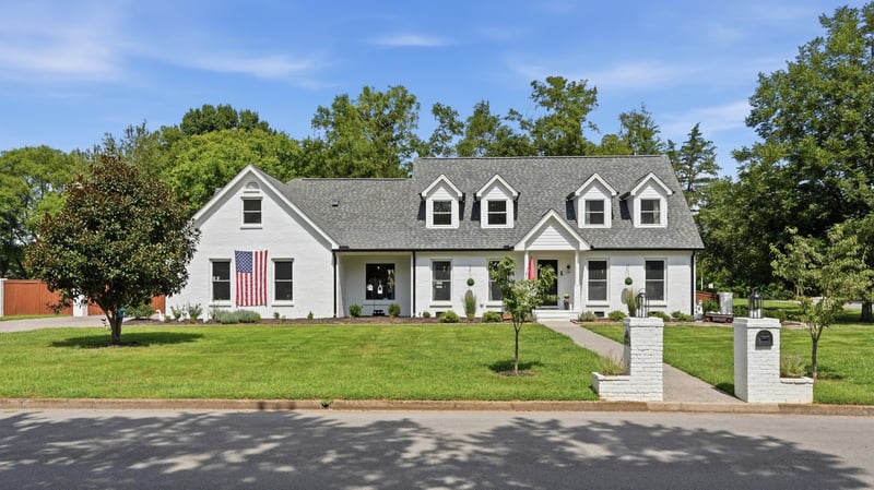2104 Riverbend Dr, Murfreesboro, TN 37129