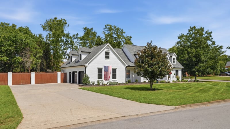 2104 Riverbend Dr, Murfreesboro, TN 37129