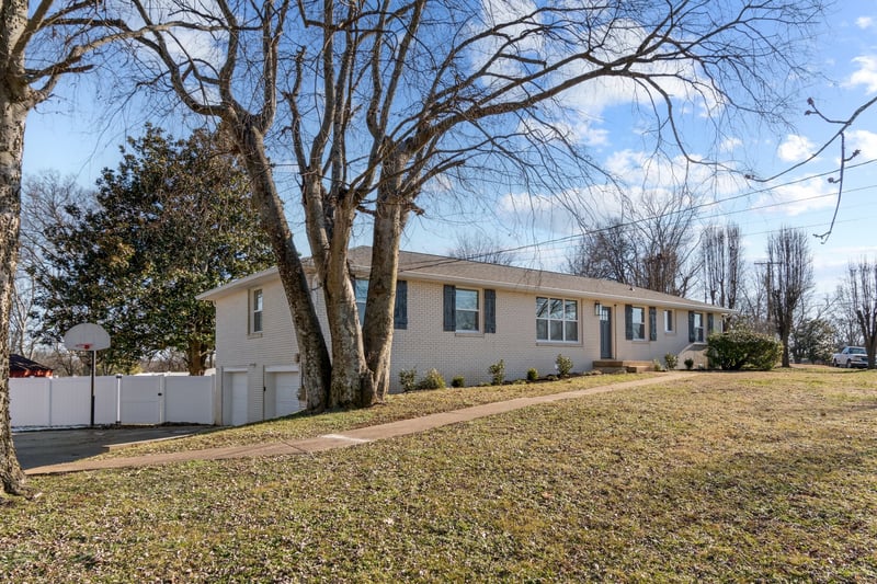 148 Colonial Dr, Hendersonville, TN 37075
