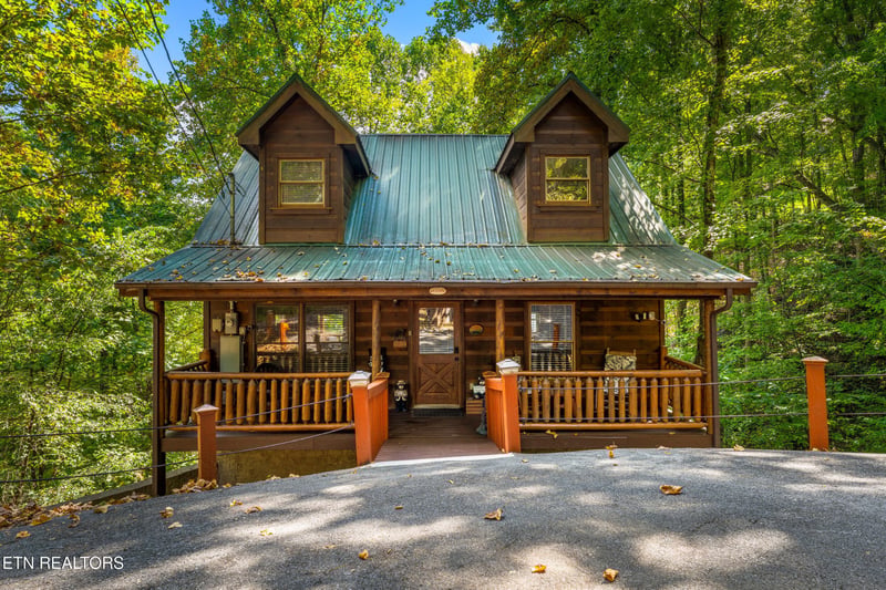2404 Balsam Cir, Sevierville, TN 37876