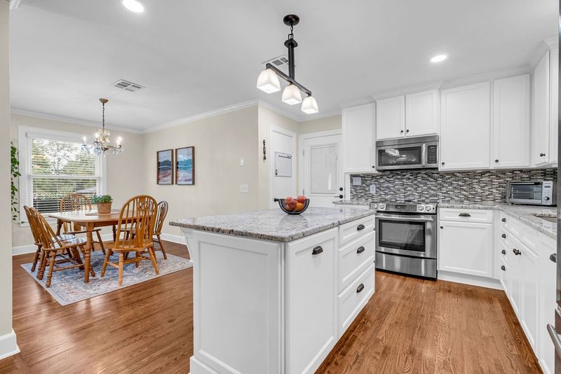 2518 Meadowood Dr, Nashville, TN 37214